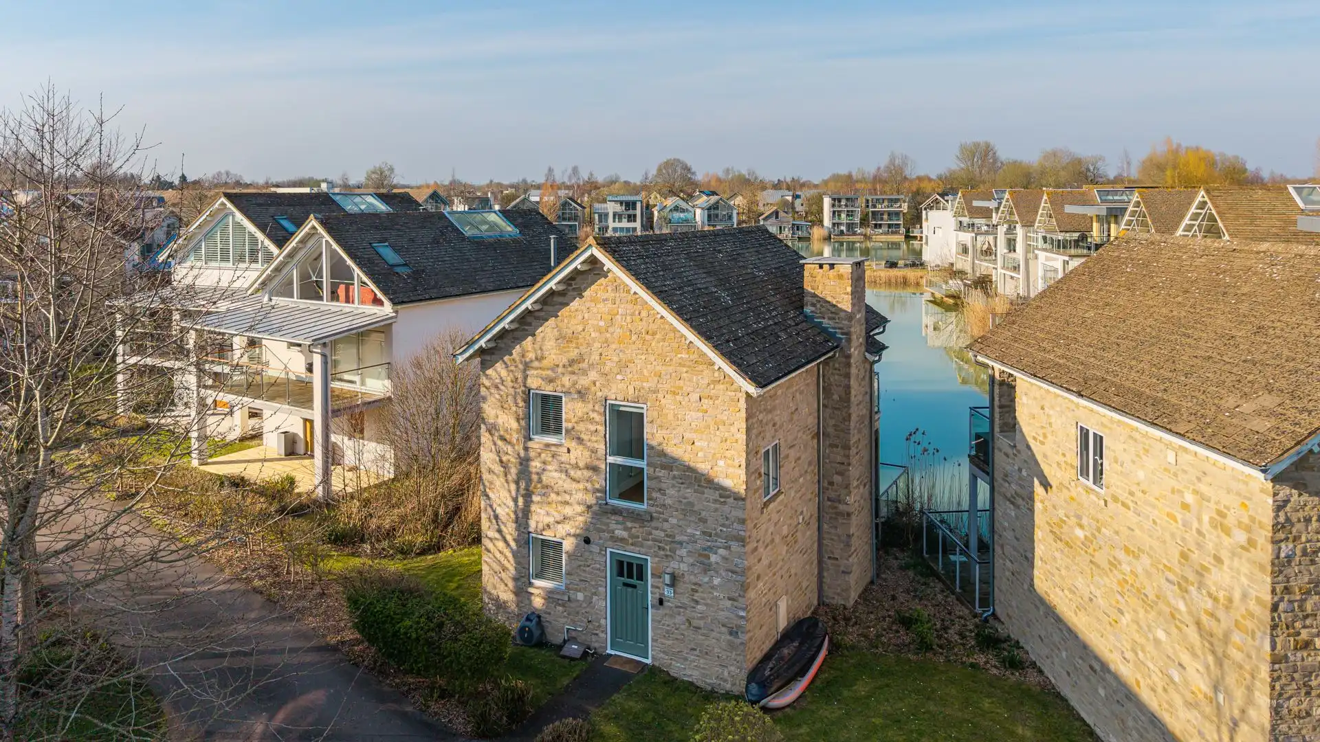 This stylish lakeside cottage offers a touch of luxury in one of the Cotswolds most popular destinations. 