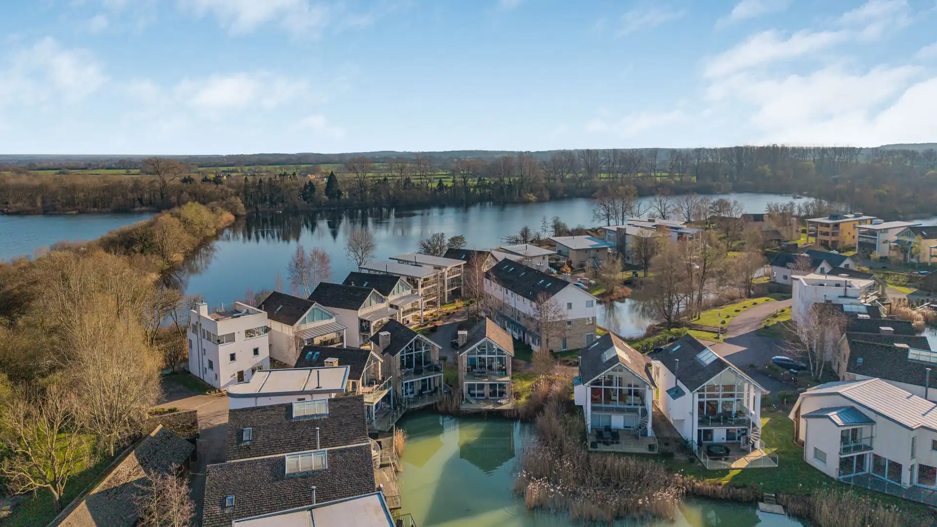Little Acorns, set within the sought-after Lower Mill Estate, is a contemporary upside-down cottage perfectly positioned on the edge of Howells Mere Lake. 