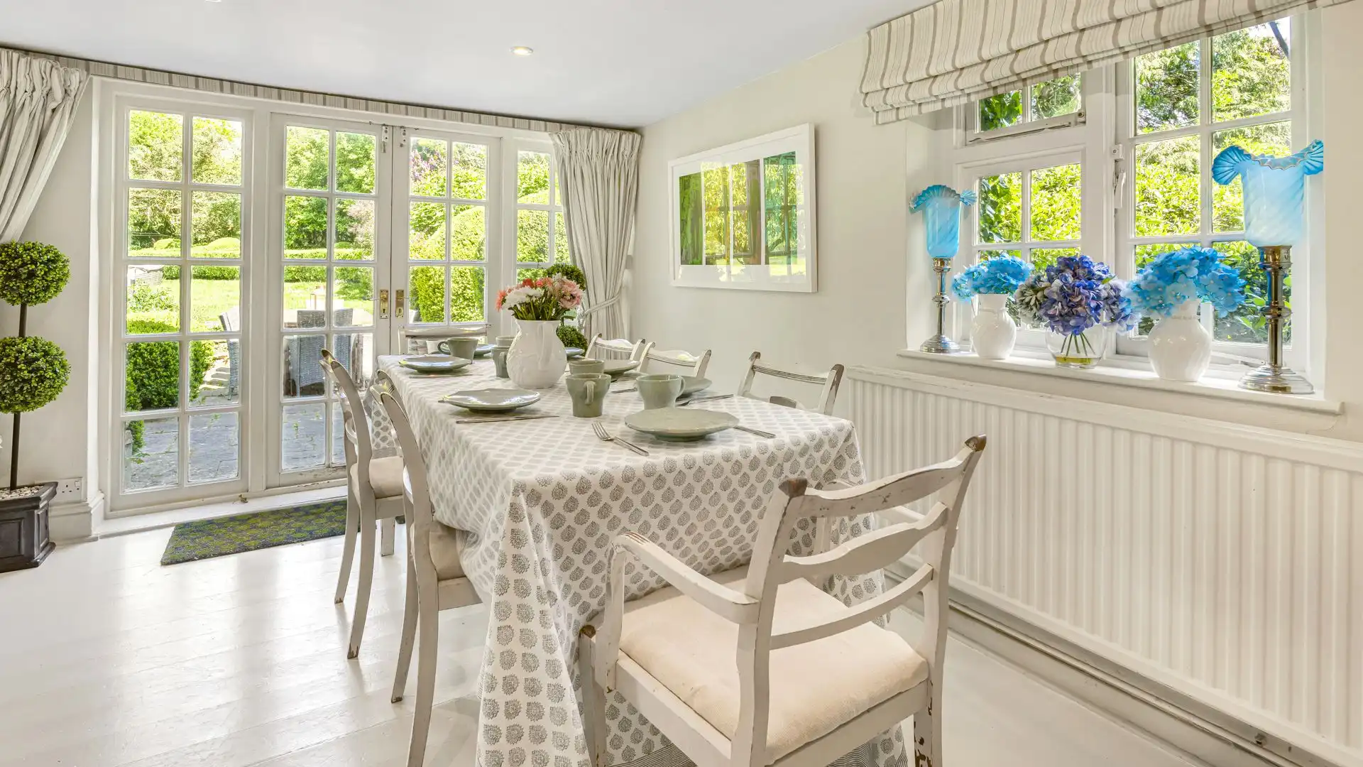 Gather for breakfast with a view of the picturesque gardens.