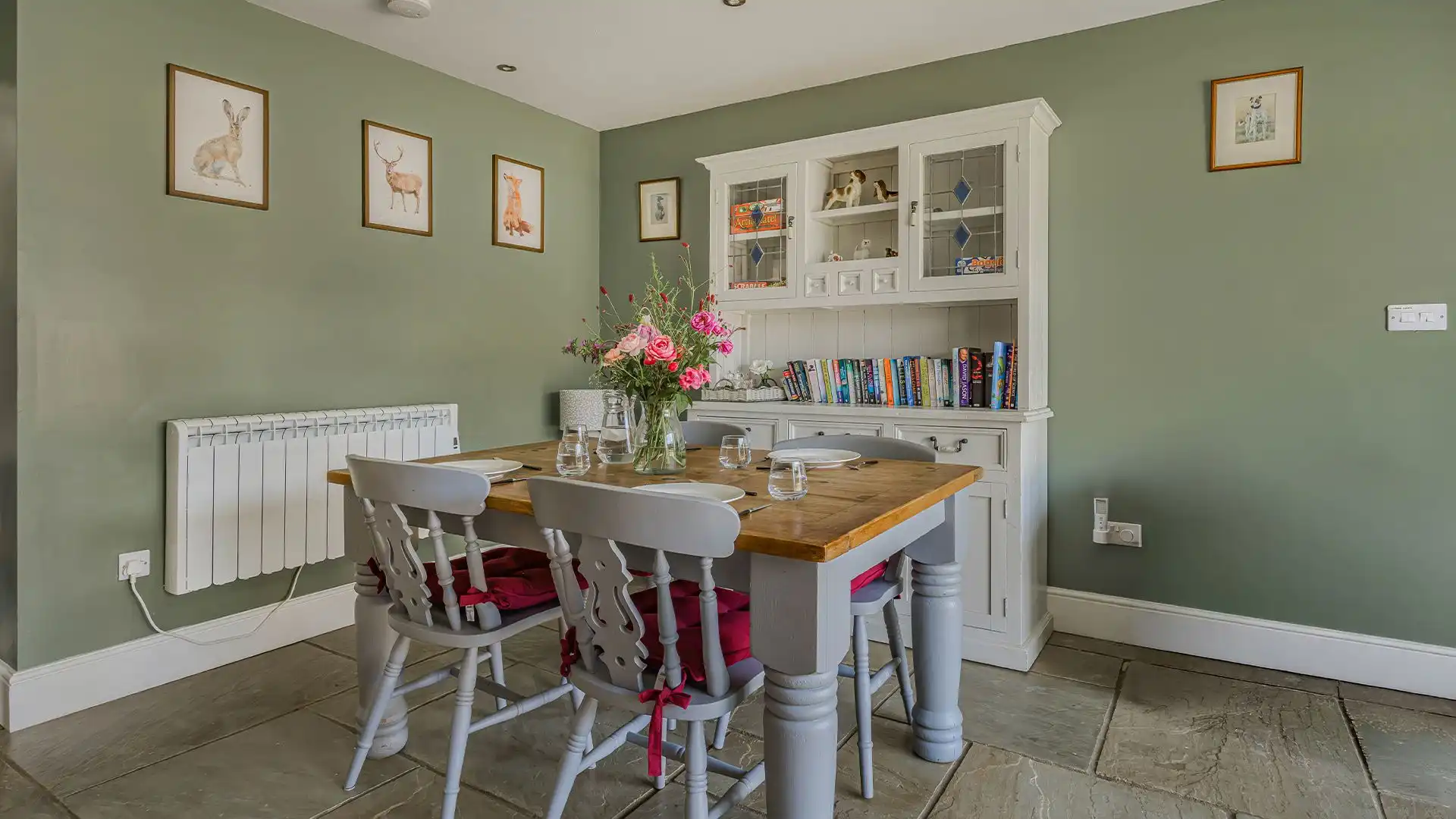 Spend breakfast at the dining table. 