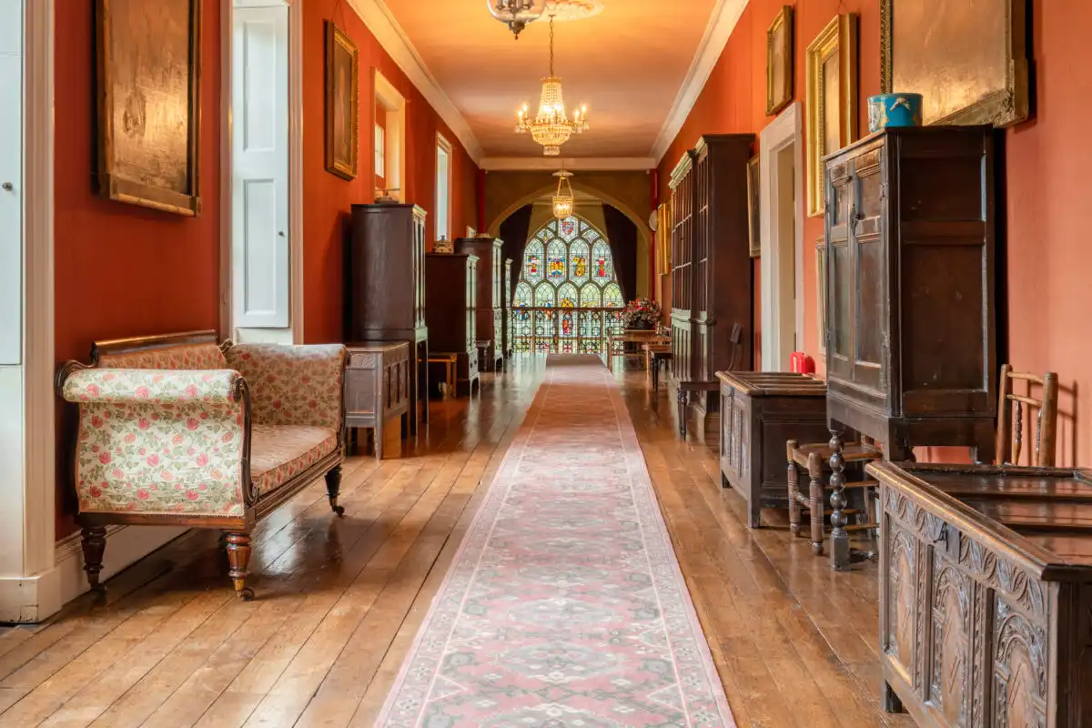 The Traitors-Style hallway
